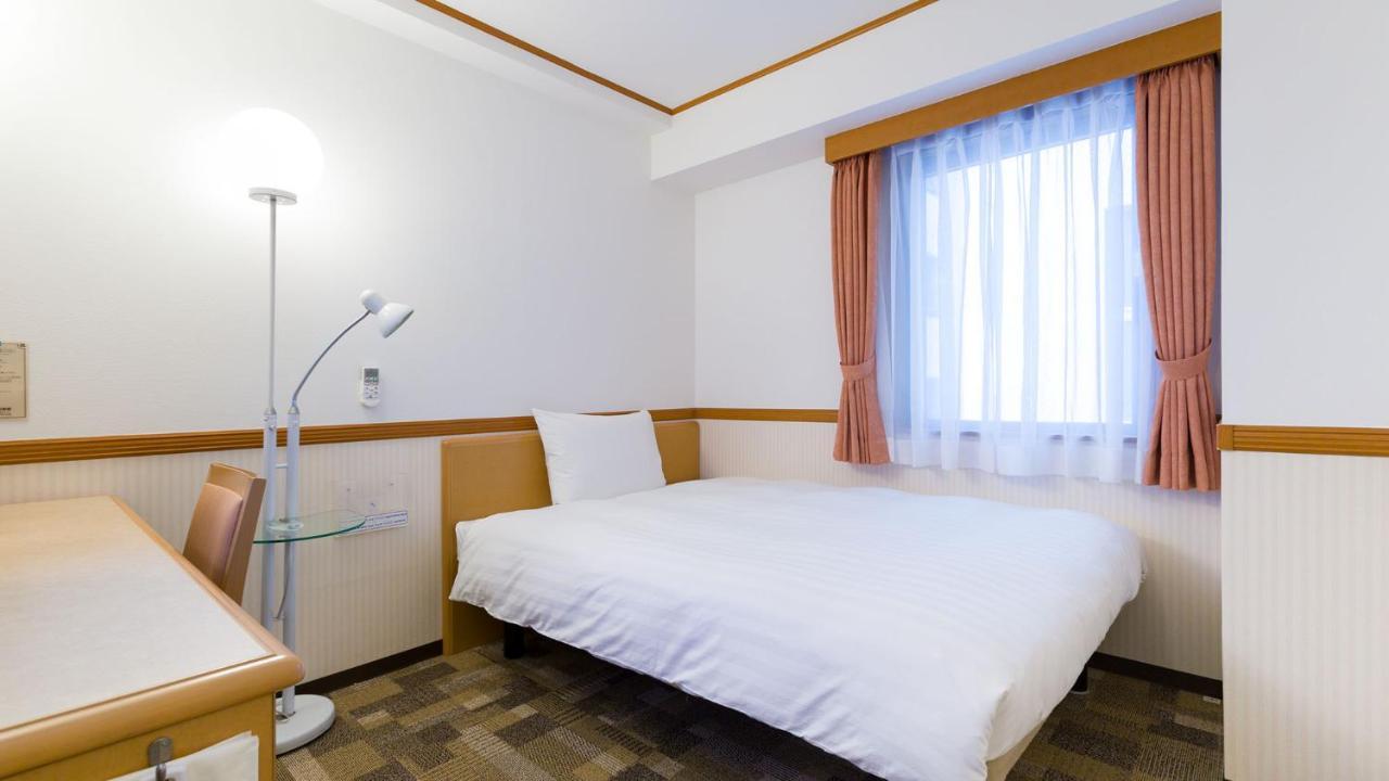 Toyoko Inn Naha Omoromachi Ekimae Ruang foto
